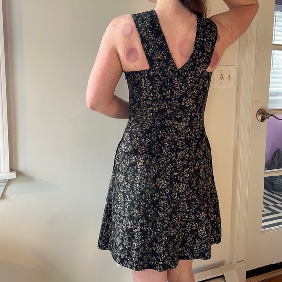 Gap Petite 100% Linen Fitted Dress in a Black Print.. With Pockets!! - Picture 4 of 11